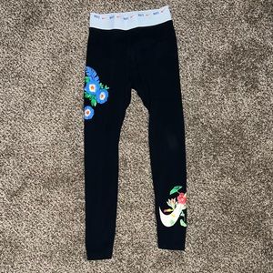 Black & Floral Nike Leggings Size Small